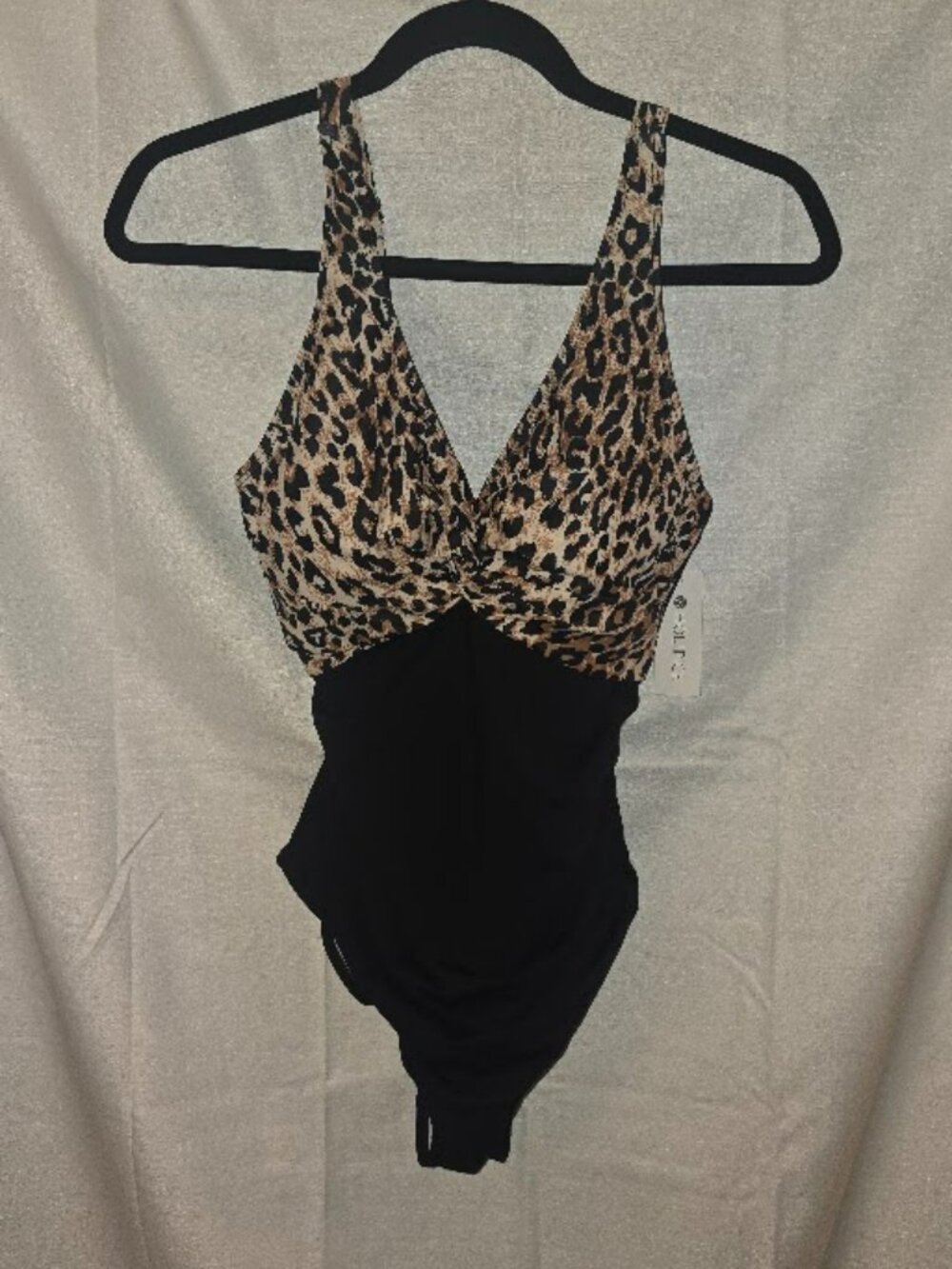 Holipick Leopard Twist V-Neck Ruched One Piece Swimsuit Size Medium NWT